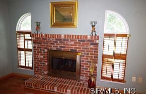 4th image of 2309 Holiday Ln