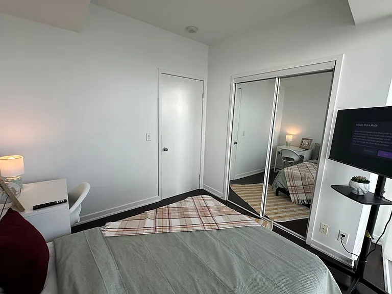 14 York St #5403C — Photo 3