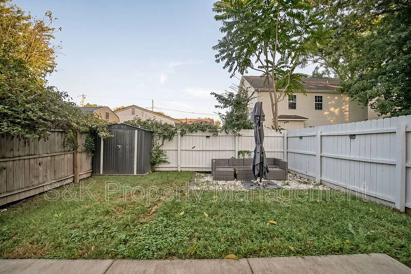 3 bed, 2.5 bath, 1380 sqft, $2,600 — Photo 2