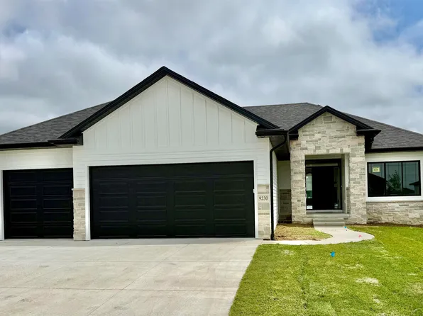 9230 Castle Pine Dr, Lincoln, NE 68516