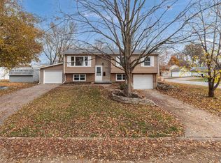 3205 Candlewick Dr, Bettendorf, IA 52722