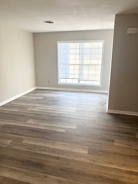 2 bed, 1.5 bath, 950 sqft, $950 — Photo 4