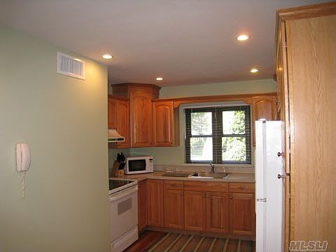 4th image of 14 High Oak Ct #14