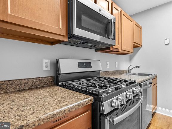 3rd image of 2204 16th St SE