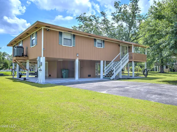 39 Harrison Rd, Bay Saint Louis, MS 39520