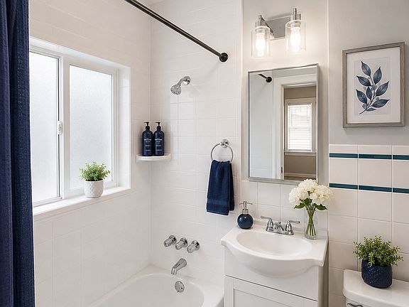 4th image of 326 W 5th St APT 2