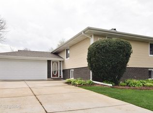 219 W Weathersfield Way, Schaumburg, IL 60193