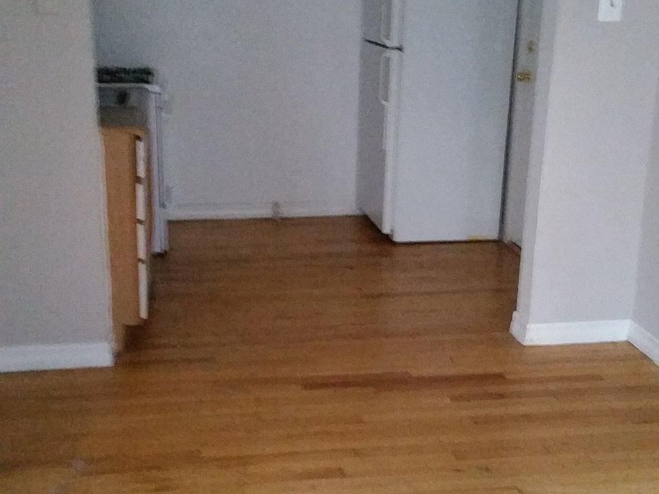 1st image of 1321 W Estes Ave APT 32