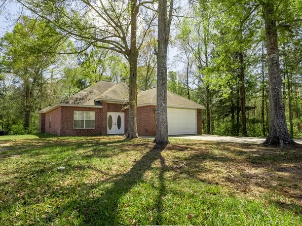 27 Maroon Dr, Picayune, MS 39466