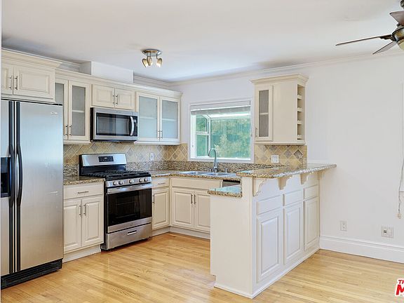 4th image of 817 Broadway St