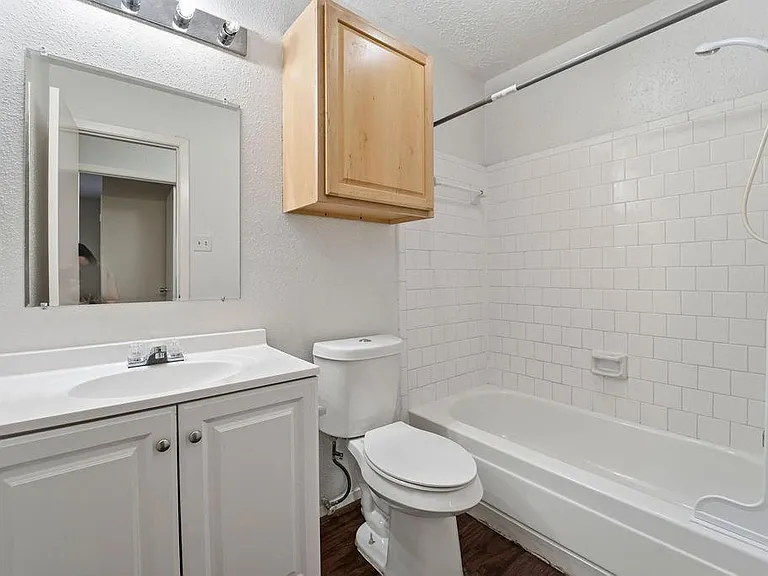 4542 Algernon Dr — Photo 9