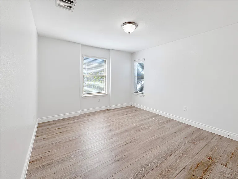 251 Triumph Rd — Photo 16
