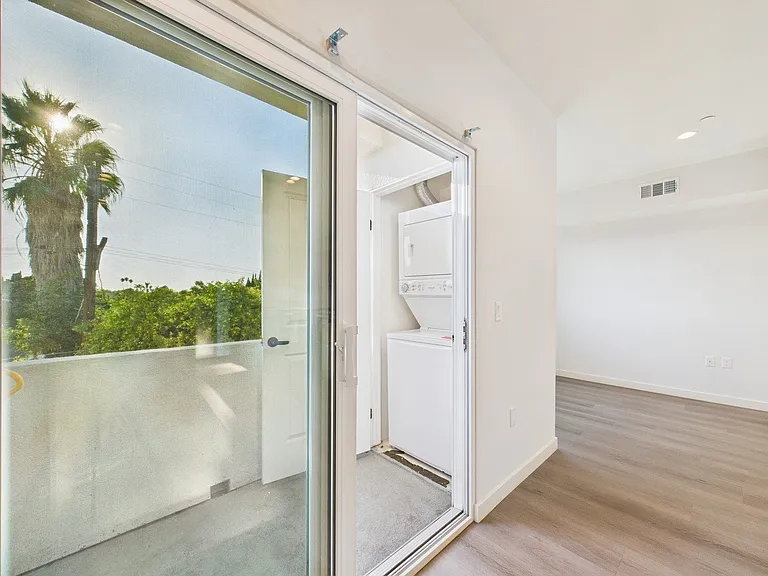 5501 Laurel Canyon Blvd — Photo 16