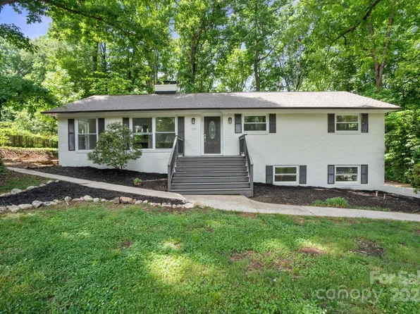218 Kingsway Cir, Charlotte, NC 28214