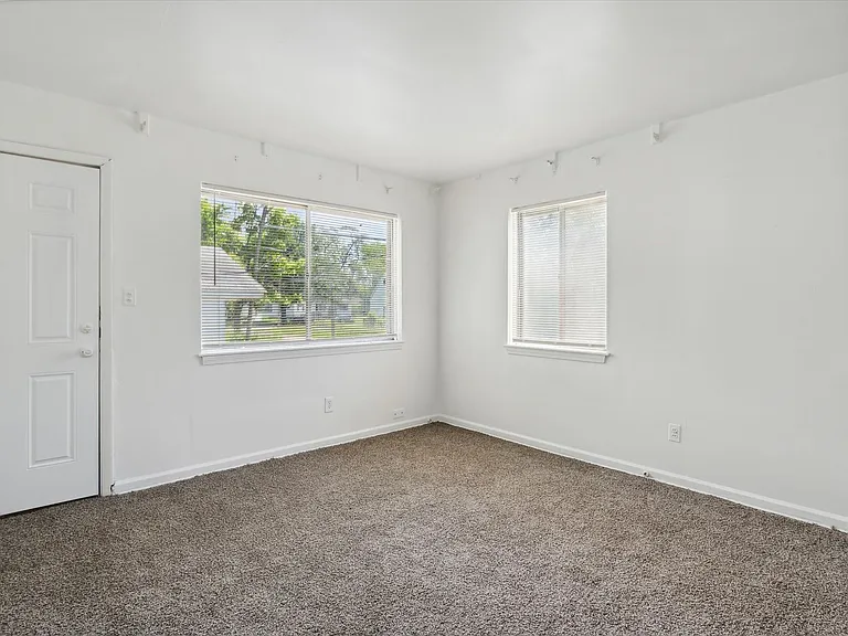 19400 Harlow St — Photo 16