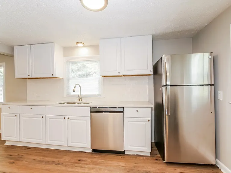 1062685_023_kitchen_12891790.jpg