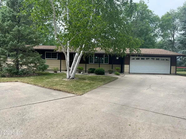 108 Randall Dr, Milbank, SD 57252