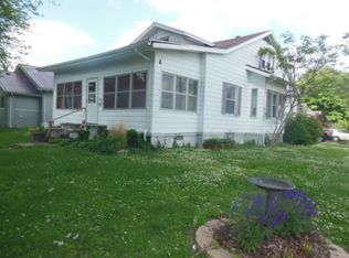 447 S Main St, Flora, IL 62839