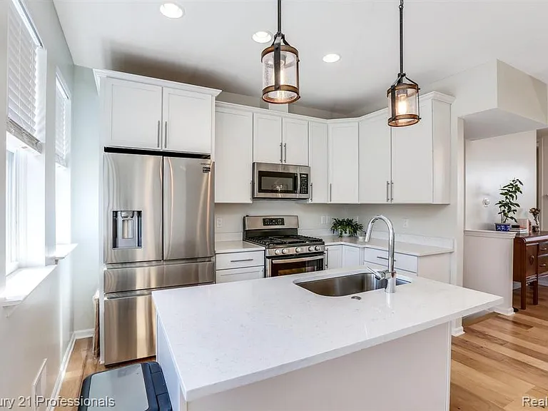 67 Kalter Dr — Photo 5