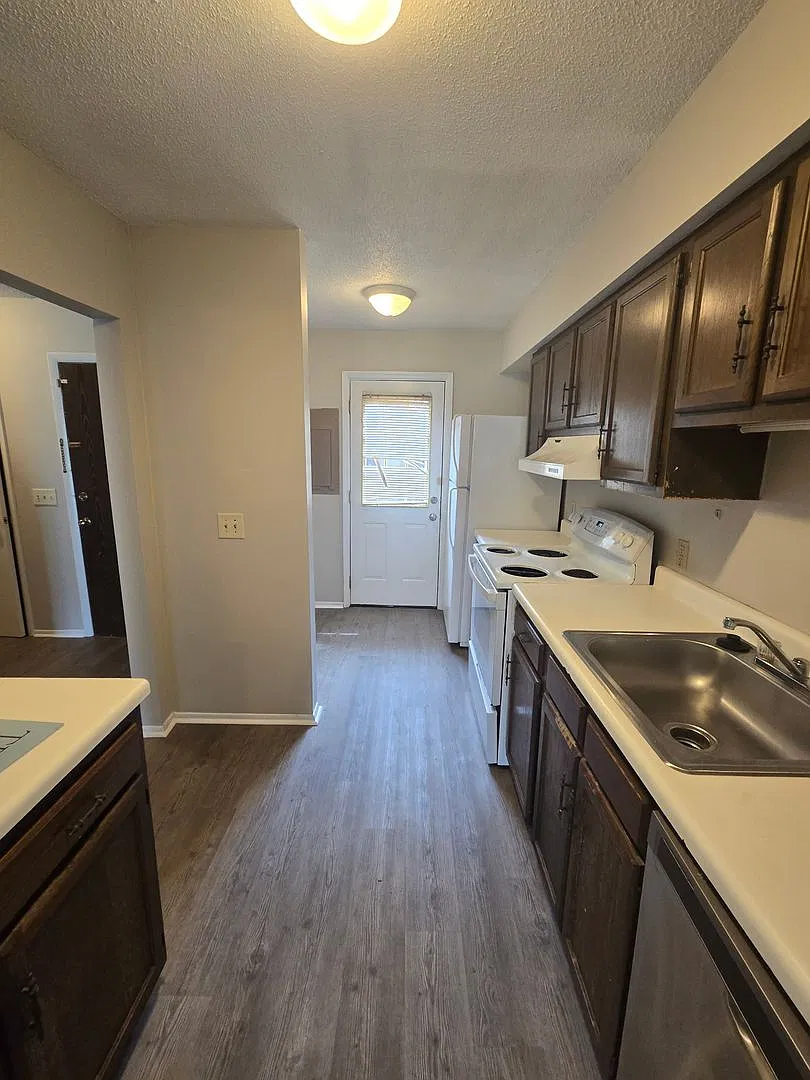 Charming 3-Bedroom/1.5-Bath Unit in Woodwind North Community — Photo 4