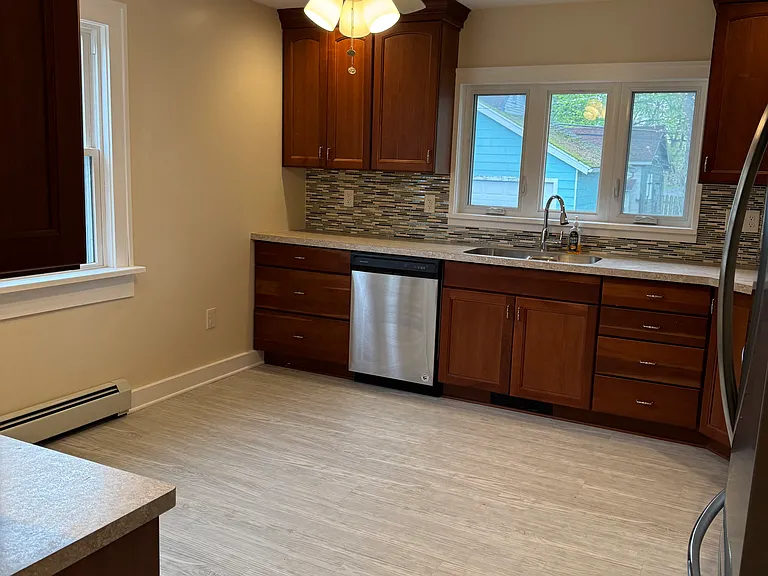 83 Navarre Rd — Photo 10