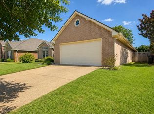 7930 Fox Chase Dr, Arlington, TX 76001
