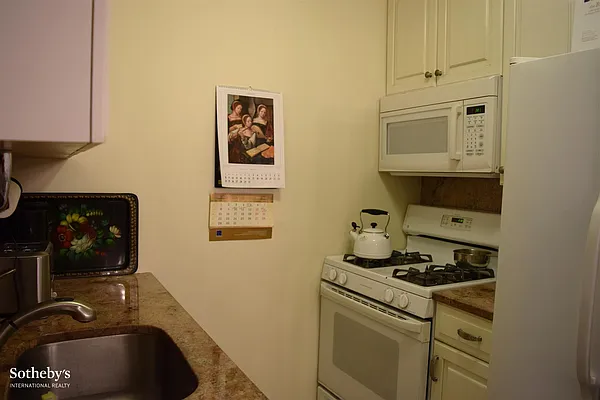 Rented by Sotheby's International Realty | media 43