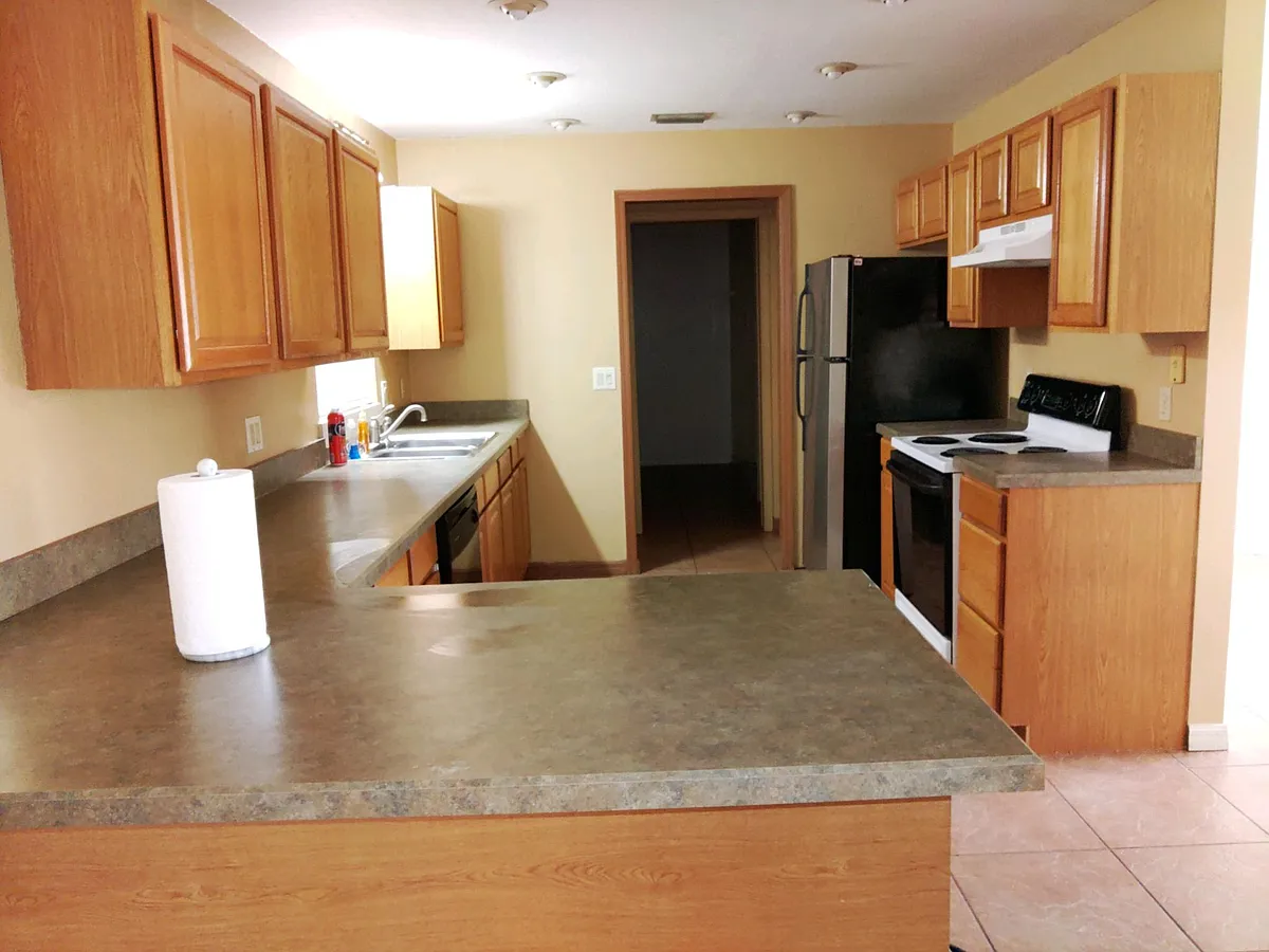 Kitchen - 1007 Matterhorn St