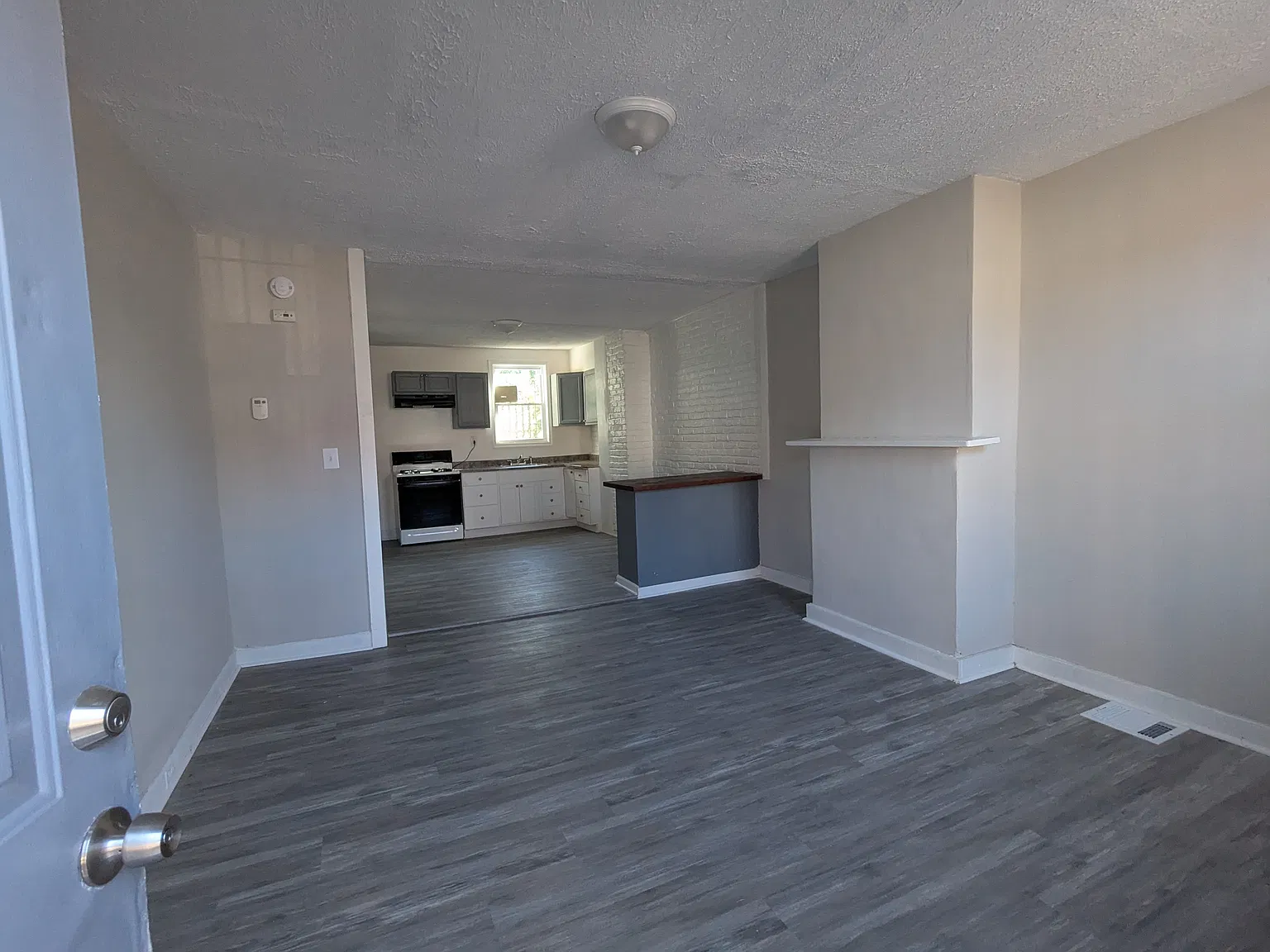 4 bed, $1,499 — Photo 1