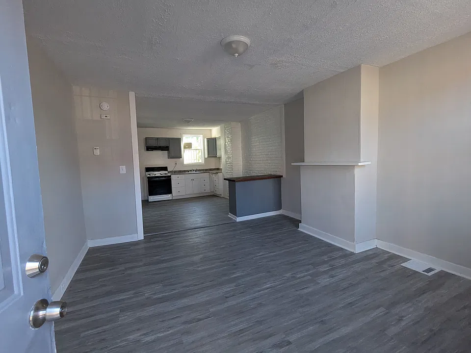 1939 W Lombard St #4