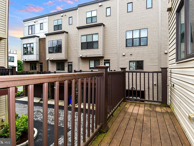 16301 Columbus Ave — Photo 15