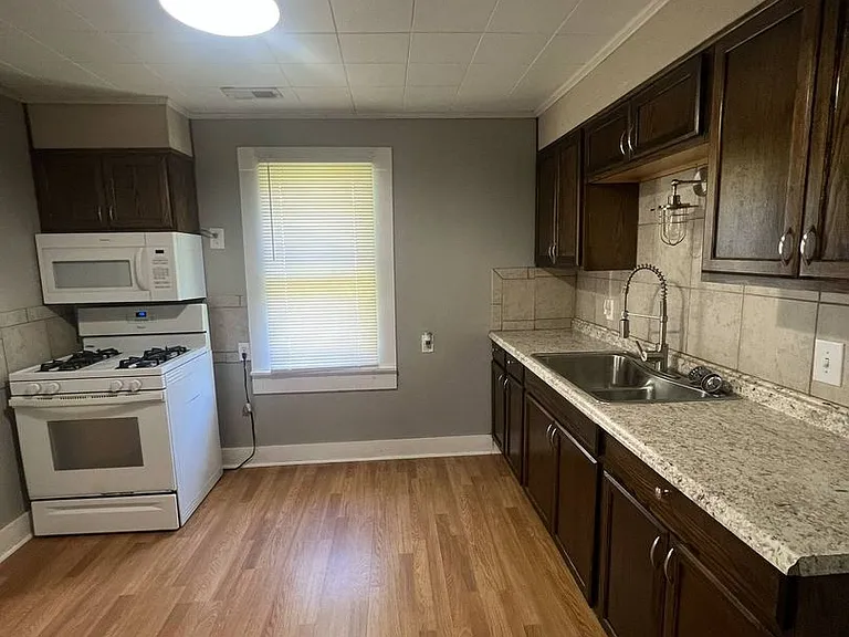 120 S Patterson Ave — Photo 5