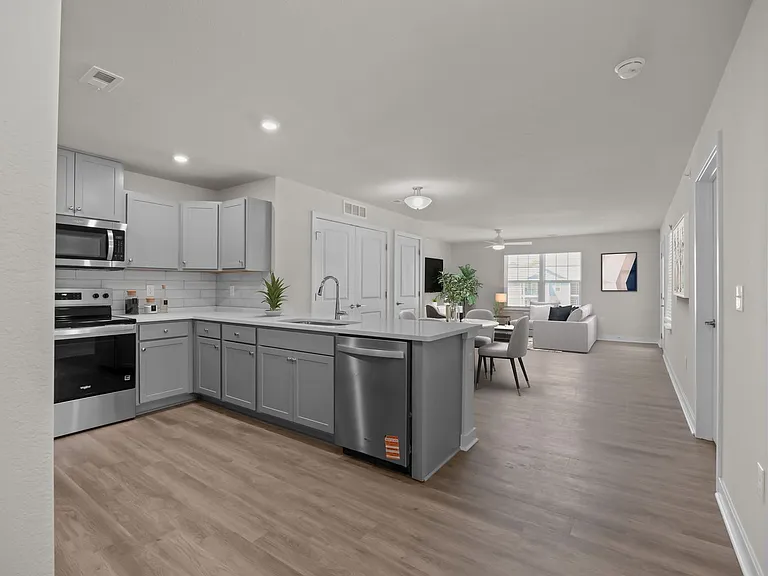 Harbor Village Apartments — Photo 16