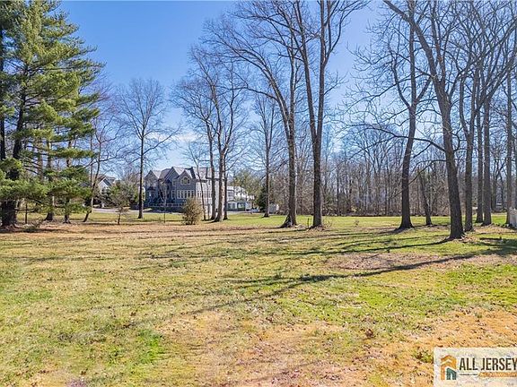3rd image of 377 New Dover Rd