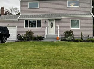 497 18th St, West Babylon, NY 11704