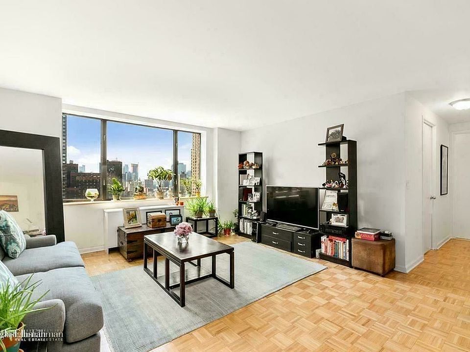 1st image of 30 W 60th St #25B