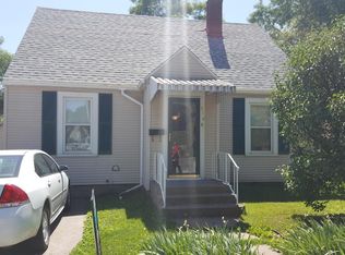 810 Cedar St, Muscatine, IA 52761