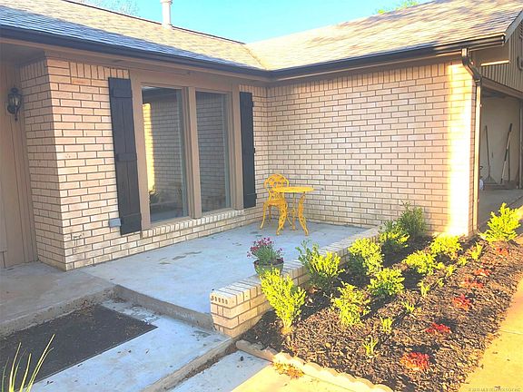 4th image of 604 NW 10th St