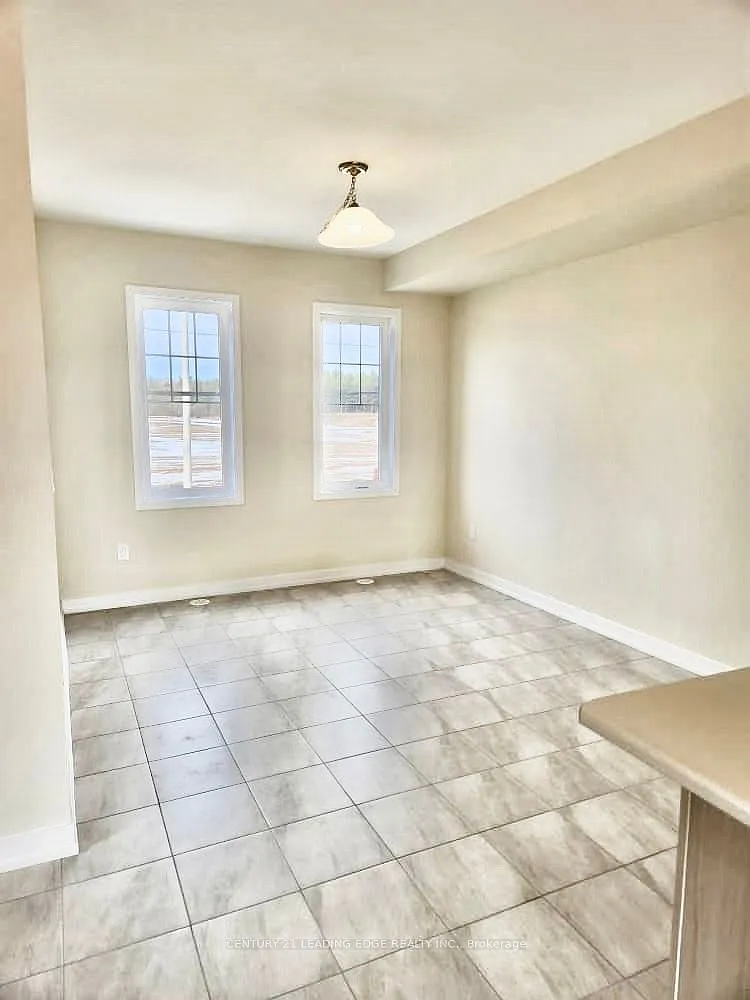 4 bed, $2,500 — Photo 3