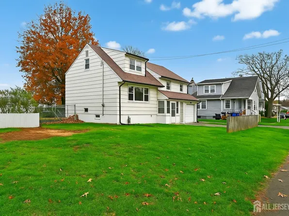 46 Melbourne Ct, Woodbridge, NJ 07095