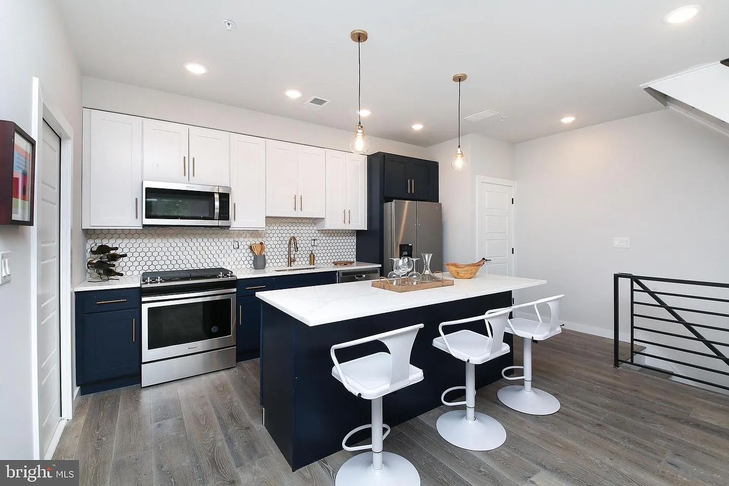 3 bed, 2.5 bath, 1650 sqft, $3,275 — Photo 2