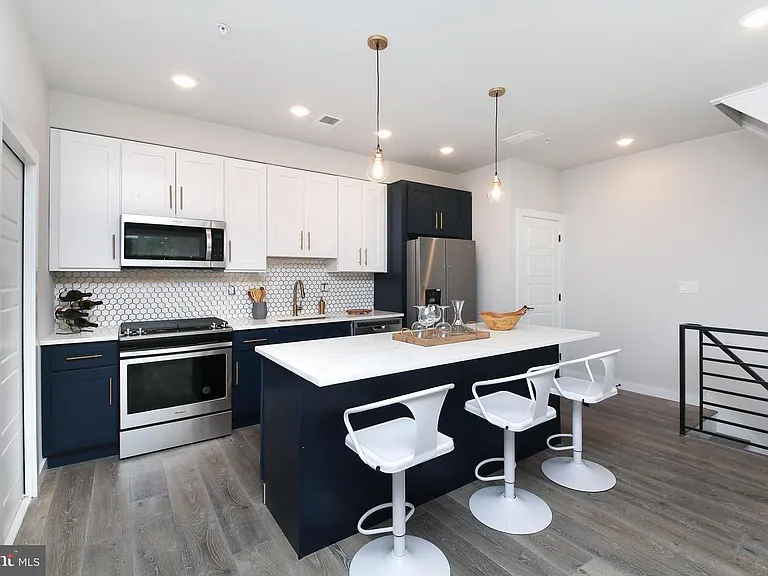 18 W Phil Ellena St #B2 — Photo 2