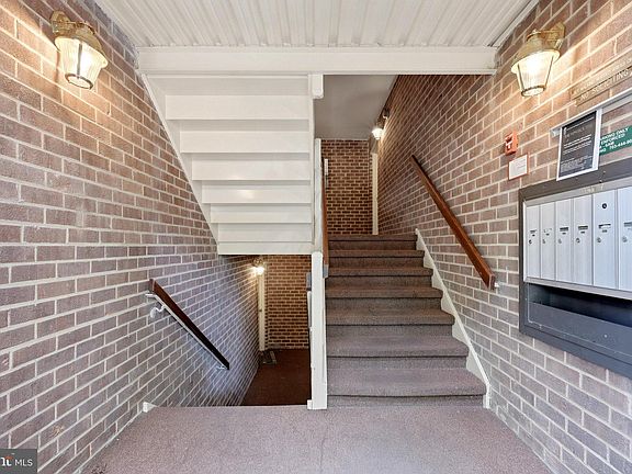 4th image of 1405 Northgate Square #32B