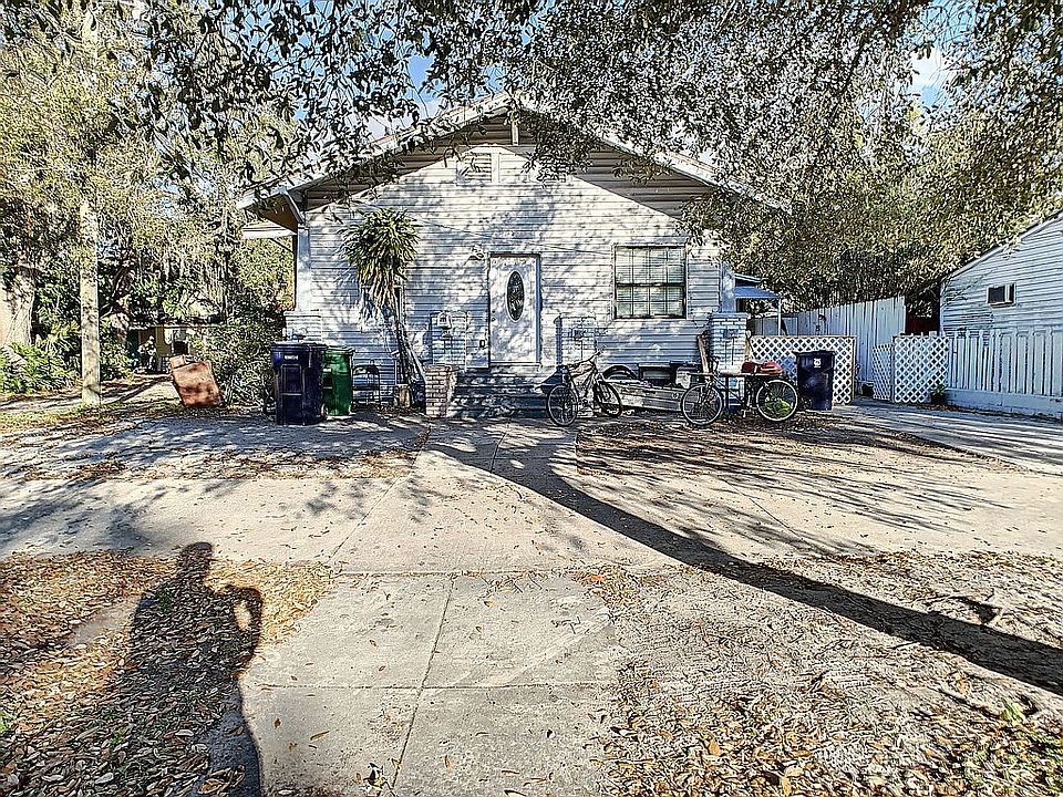1st image of 205 N Albany Ave