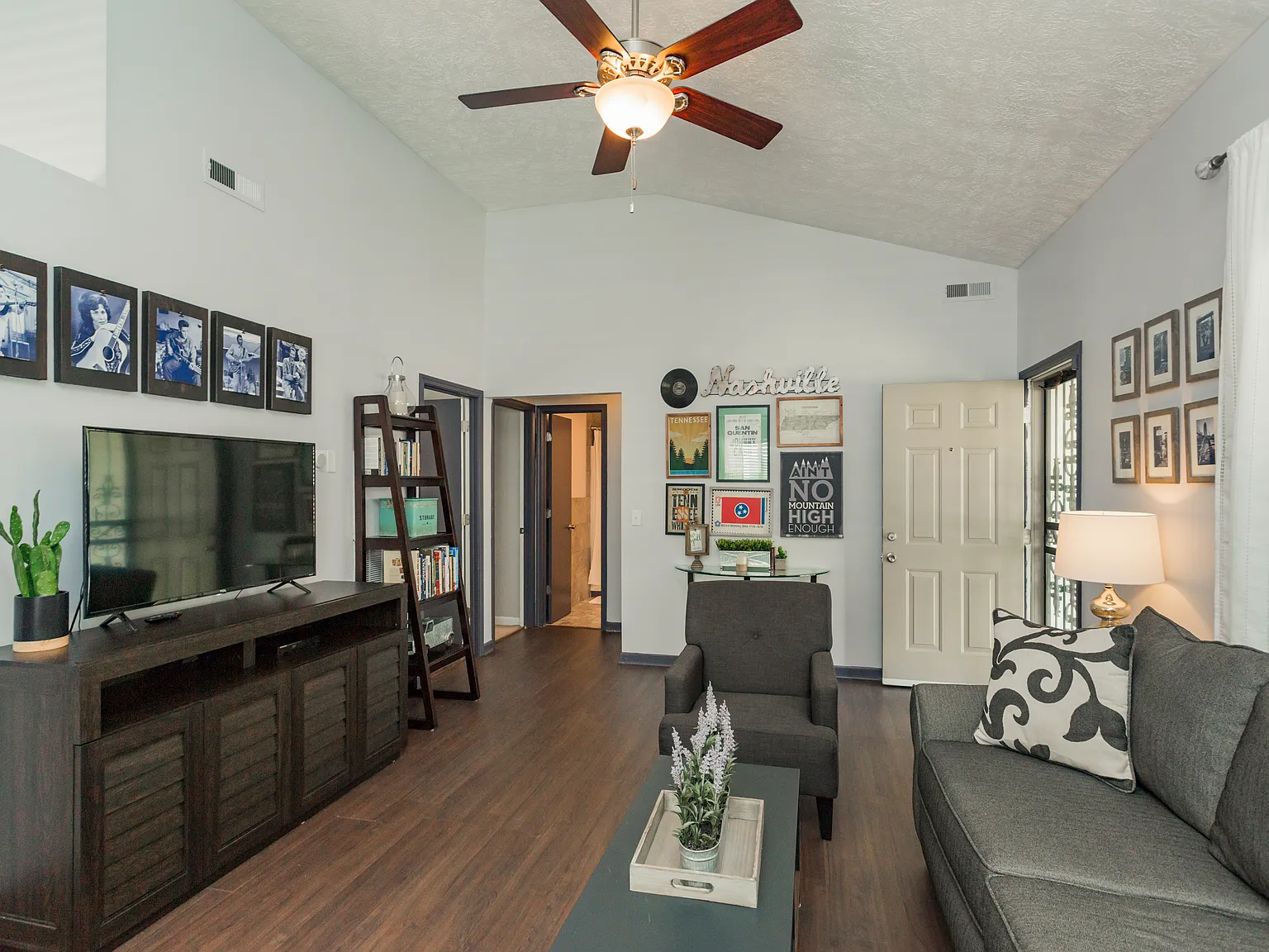 3 bed, 993 sqft, $2,900 — Photo 2