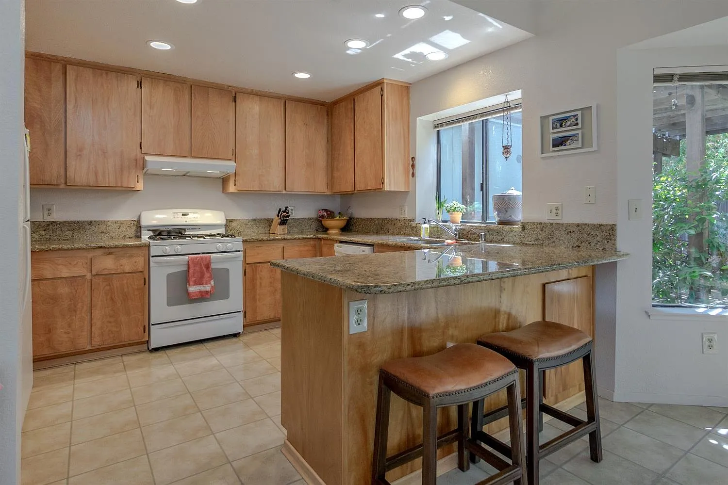 3 bed, 1430 sqft, $2,700 — Photo 4