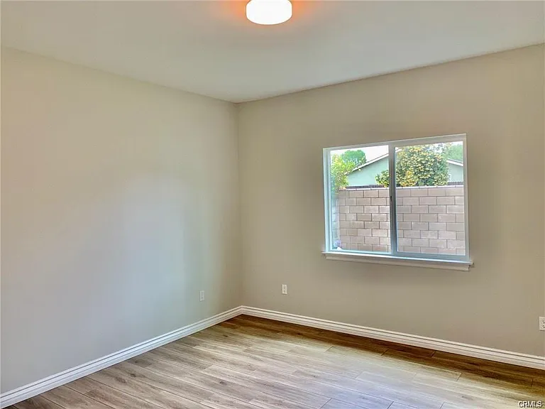 2411 1/2 S Primrose Ave — Photo 11