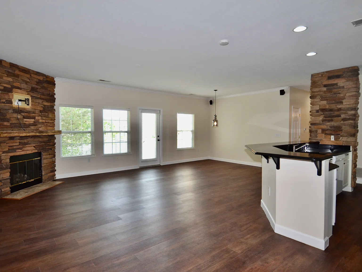 2 bed, 1535 sqft, $2,000 — Photo 4