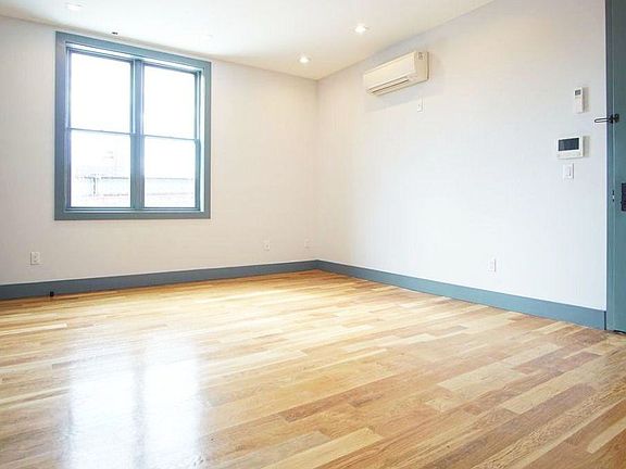 2nd image of 370 Bedford Ave #4F