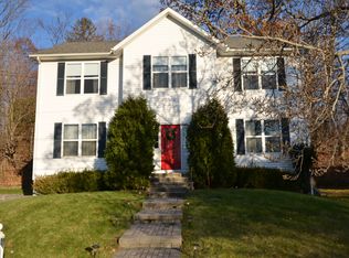 10 Deepwood Ln, Norwalk, CT 06854
